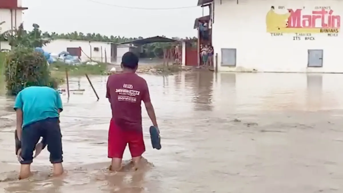 Familias incomunidaas por lluvias en Teapa